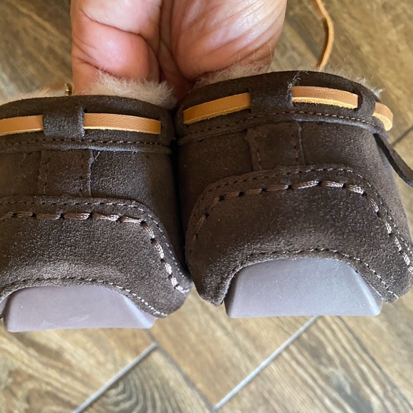 NWOT FIRESIDE by DEARFOAMS brown suede slip on slippers - Picture 7 of 14